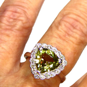 Fantastic Zultanite and diamond gold ring