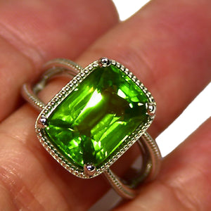 Bright green Peridot 14k white gold ring