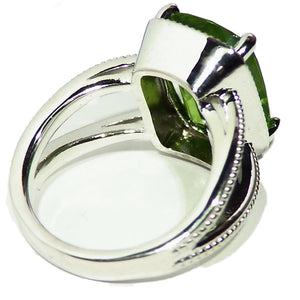 Beautiful bright green Peridot 14k white gold ring
