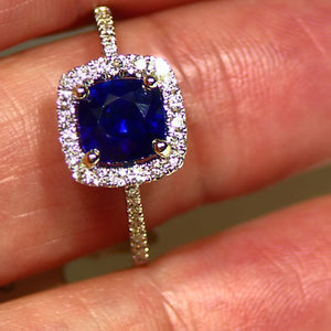 Royal blue Ceylon Sapphire and diamond white gold estate ring